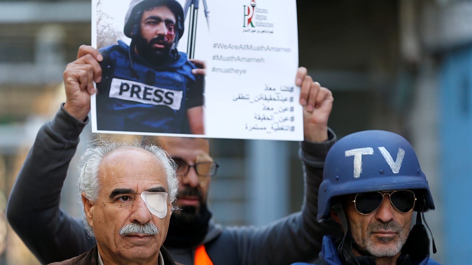 الأردن يصدر جواز سفر لمصور فلسطيني أصيب بطلق إسرائيلي في عينه لنقله للعلاج في المملكة