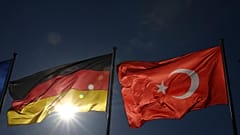 Alman ve Türk bayrakları