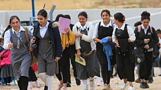فرنسا تستقبل المجموعة الأخيرة من نساء أيزيديات برفقة أطفالهن