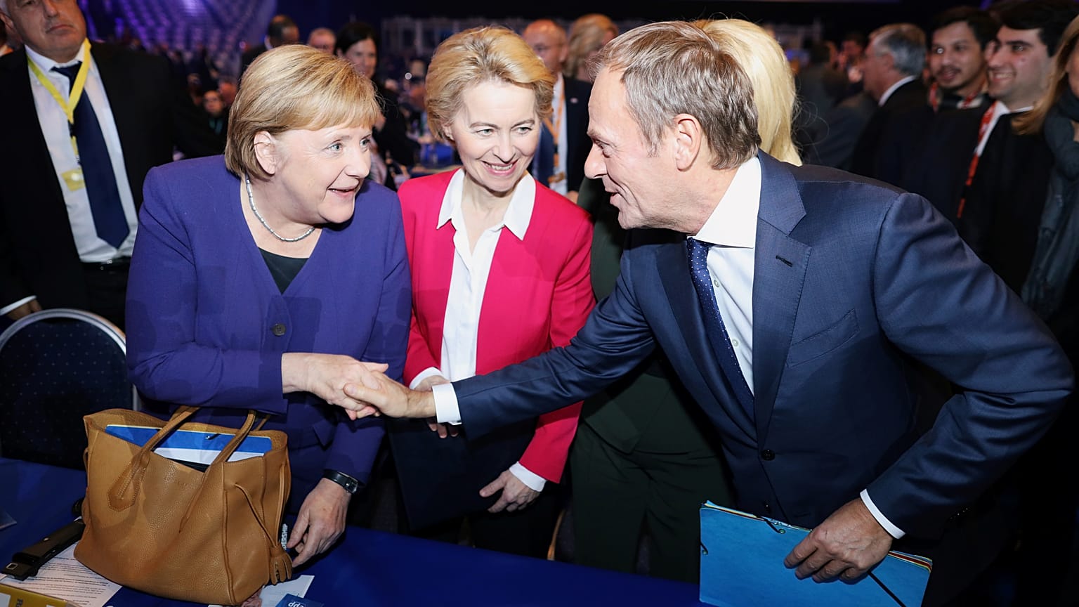 انتخاب دونالد توسك رئيسا جديدا لليمين الأوروبي 