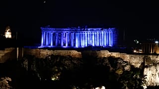 Η Ακρόπολη στο μπλε της UNICEF για τα παιδιά