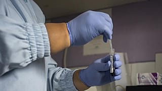 Türkiye'de HIV pozitif sayısı yıldan yıla artıyor: Tek çözüm, farkındalığı artırmak 