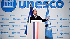Macron, porno sitelere karşı ebeveyn kontrolü için internet sağlayıcılara 6 ay süre verdi