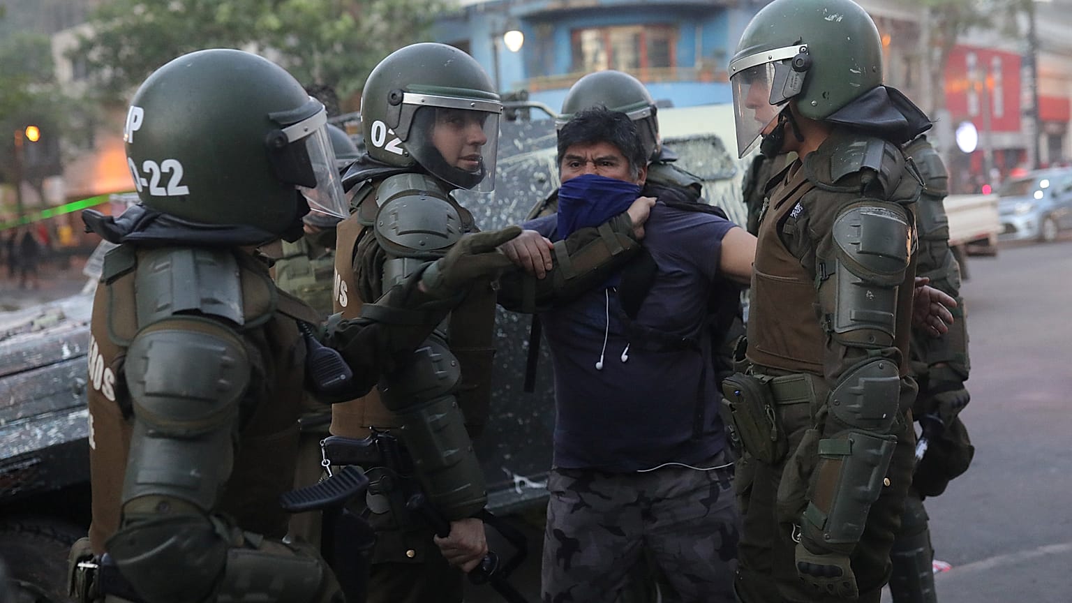 Los carabineros chilenos suspenden el uso de perdigones y balines en las protestas
