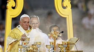El papa denuncia las lacras sociales de Tailandia en su viaje más largo y esperado