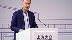 Volkswagen'den Türkiye'de fabrika açıklaması: İnsanlar ölmeye devam ettiği sürece kazma vurmayacağız
