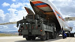 Uçağa yüklenen S-400 bataryaları