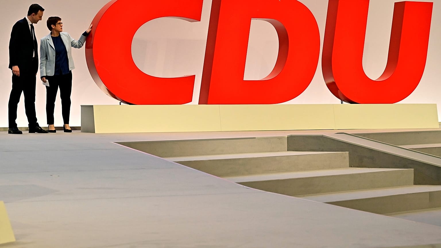 Mit großem "C" und kämpferischer AKK: CDU-Bundesparteitag in Leipzig