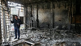  شاهد: الدمار الذي خلفته احتجاجات إيران بعد قرار السلطات زيادة أسعار البنزين