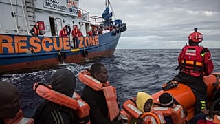 A bordo del 'Aita Mari' | "Sabemos que podemos morir en el mar, pero es mejor que seguir en Libia"