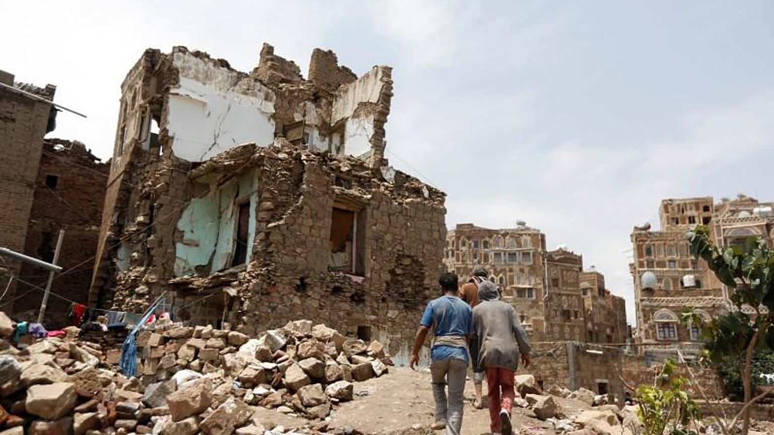 Yemen'de bombarduman nedeniyle yerle bir olan bir şehir