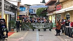 Κύπρος: Πορεία Ελληνοκυπρίων και Τουρκοκυπρίων για την τριμερή στο Βερολίνο