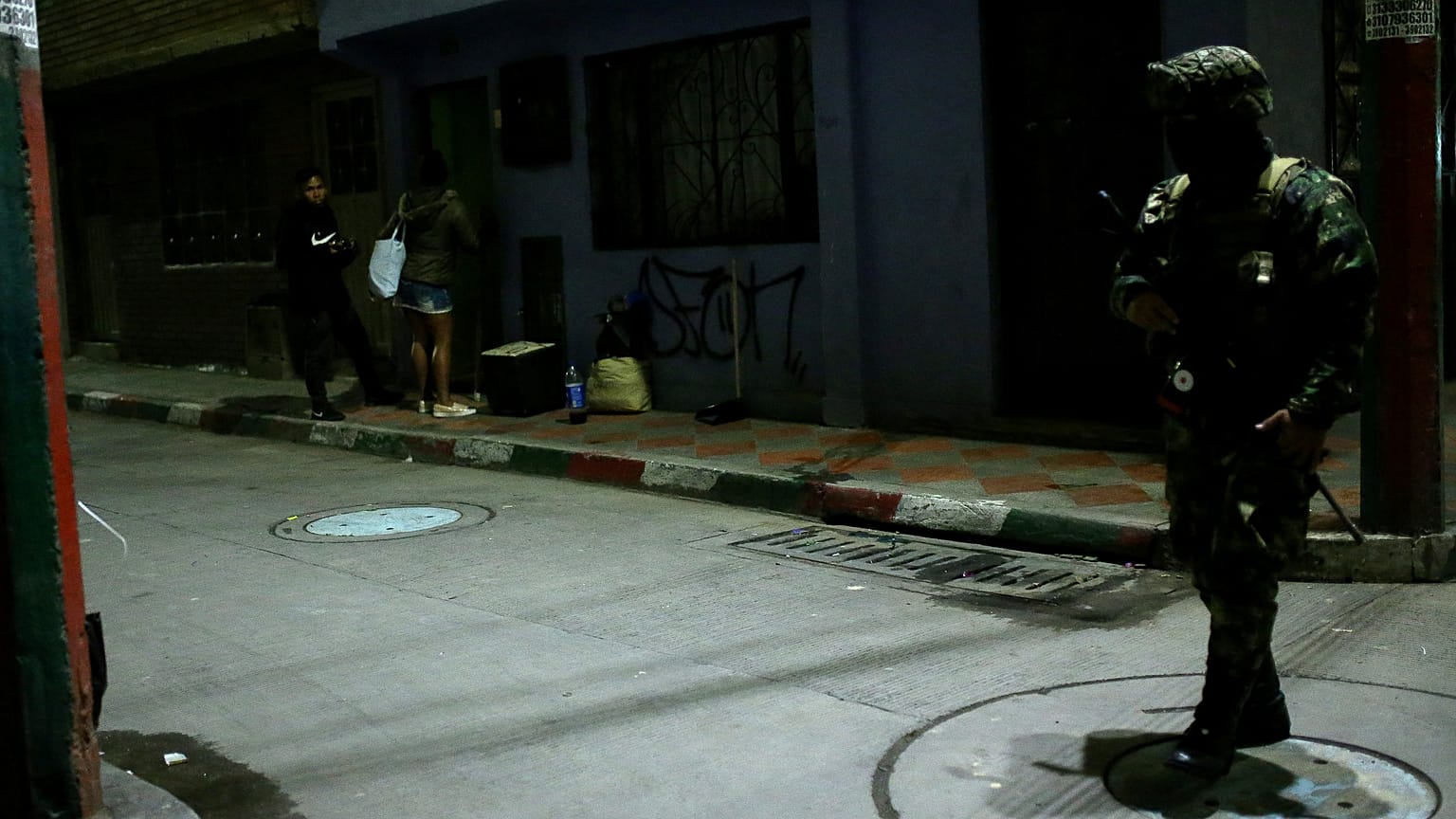 Al menos tres policías muertos en un ataque con bomba en una comisaría en Colombia