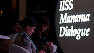مسؤولون عسكريون ألمان خلال مشاركتهم بقمة الامن الإقليمي في حوار المنامة بالبحرين. 22/11/2019