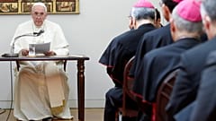 Pope Francis continues Asia trip with anti-nuclear message in Japan