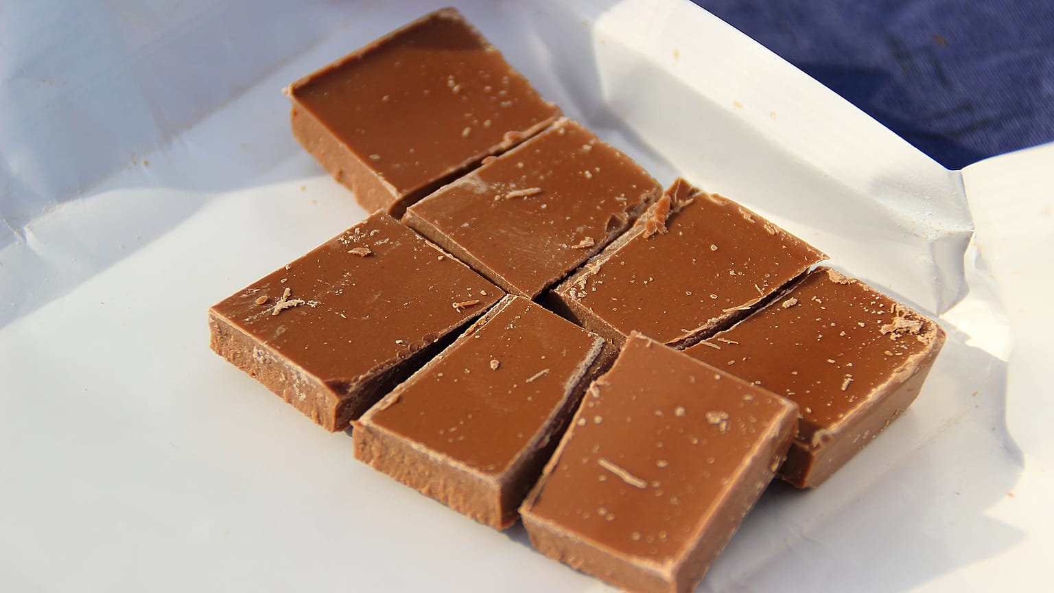 Hot chocolate as thieves brazenly steal truck-load of the sweet stuff