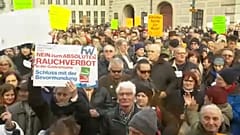 Austria: in piazza per il fumo c'è anche Strache