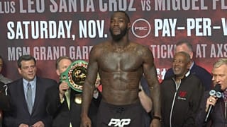 ABD'li boksçu Wilder, nakavtla aldığı maçla unvanını koruyarak Muhammed Ali'yi yakaladı