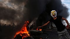 Iraq protests: Basra streets fill with black smoke, burning tyres