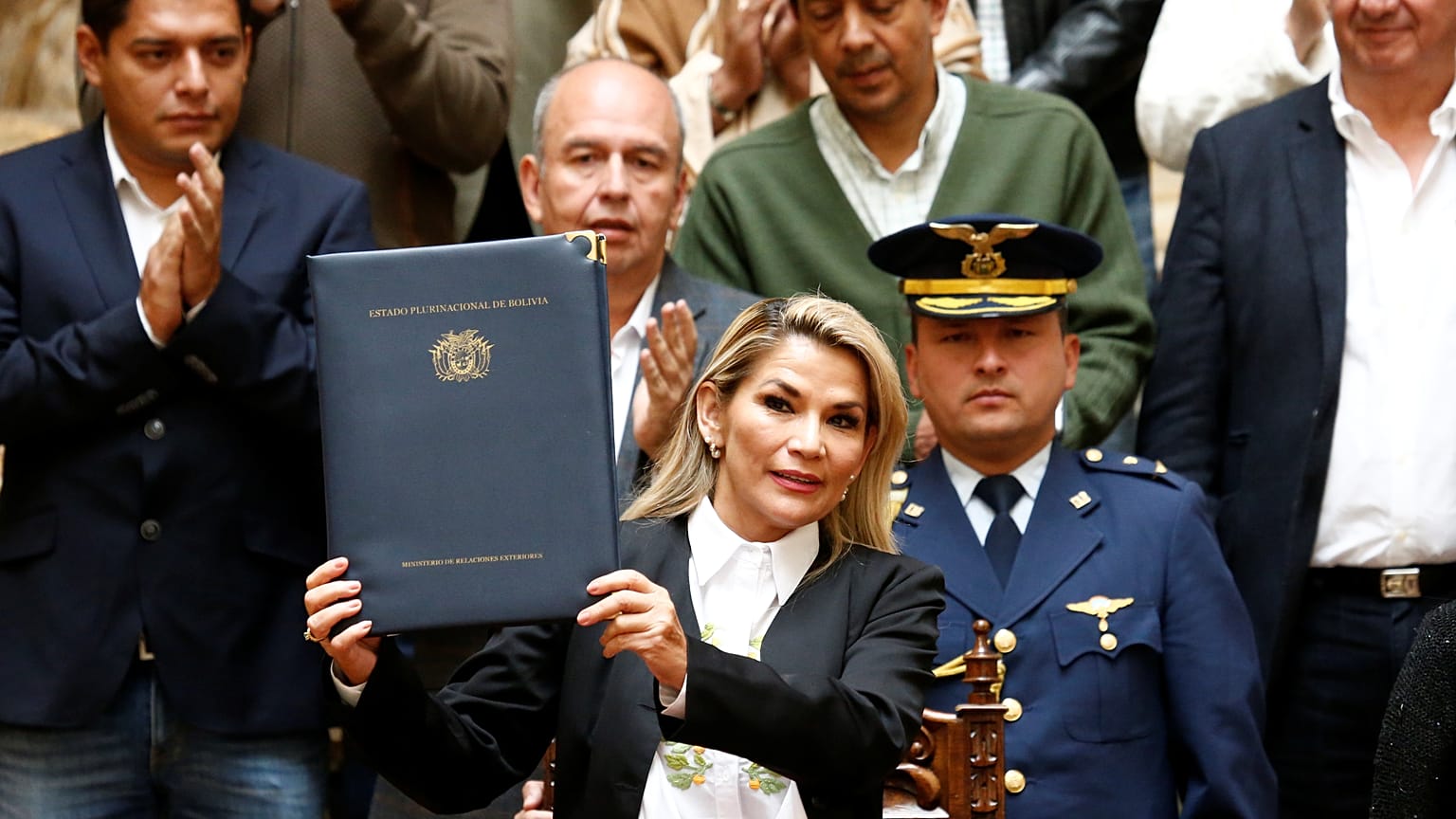 Bolivya'nın geçici Devlet Başkanı Jeanine Anez seçim yasa tasarısını kabul etti
