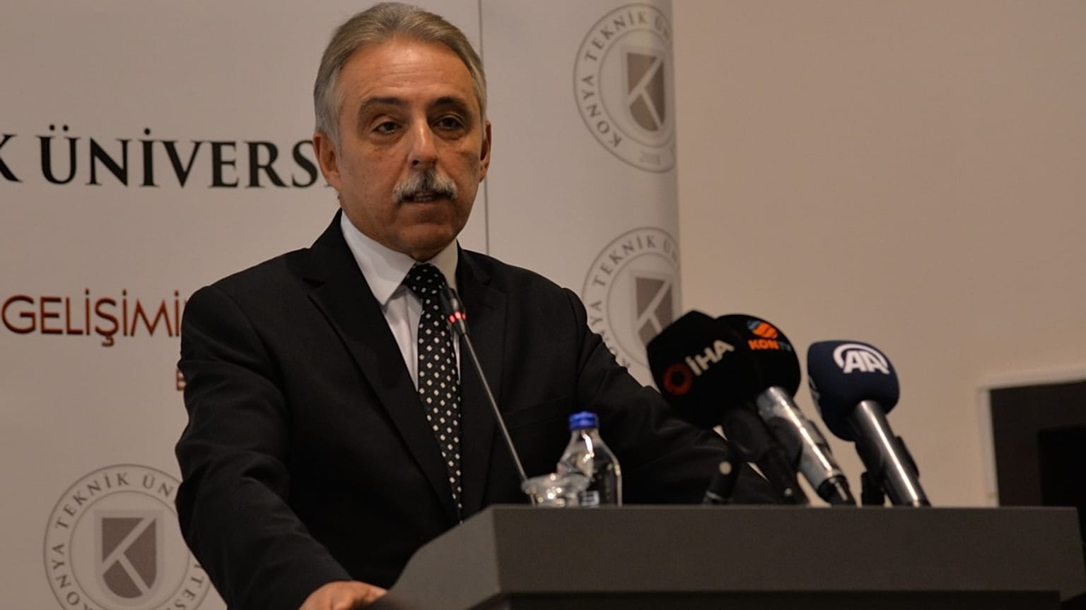 Konya Valisi Cüneyit Orhan Toprak