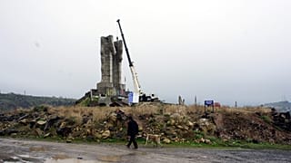 Kars'ta İnsanlık Anıtı 'ucube' nitelemesinin ardından kaldırılmıştı                  