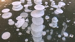 Kunst im Eis: Methanblasen in Mohe