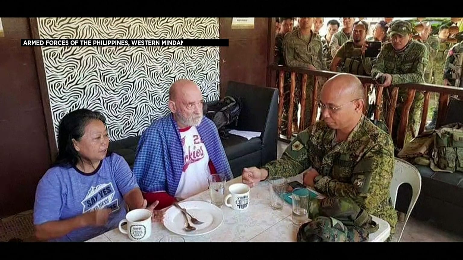 الفيليبين تحرر سائحا بريطانيا وزوجته خطفهما جهاديون على صلة بداعش