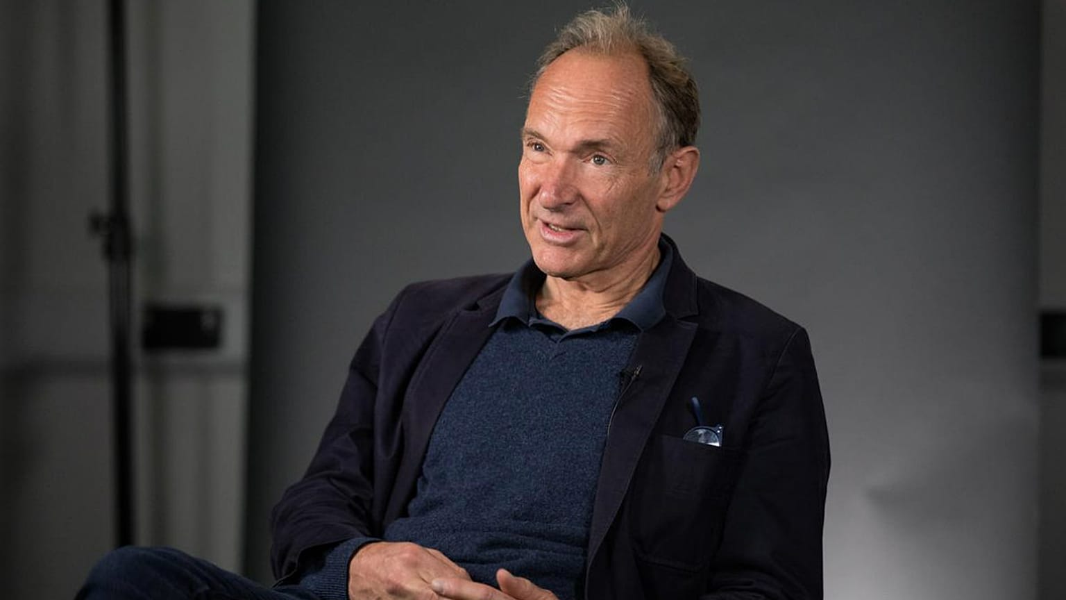 خالق شبکه جهانی وب به قطع اینترنت در ایران واکنش نشان داد