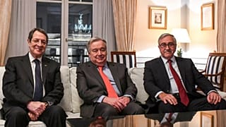 Η φωτογραφία από την τριμερή στο Βερολίνο που δόθηκε στη δημοσιότητα
