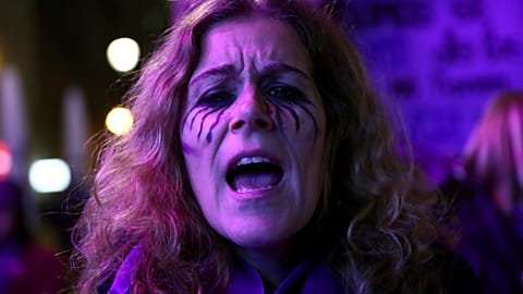 Miles de personas marchan en España contra el "machismo que mata"
