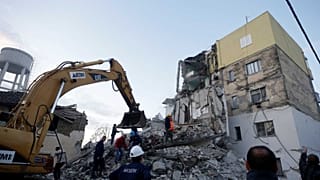 Bâtiment effondré à Thumana suite à un tremblement de terre, le 26 novembre 2019