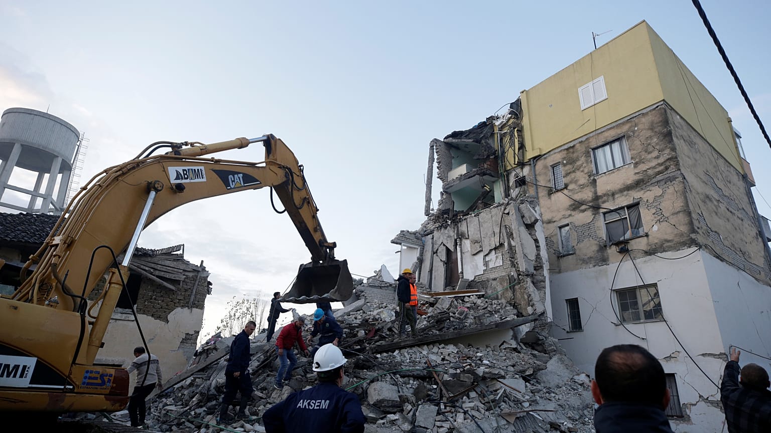 Arnavutluk'ta 6.4 büyüklüğünde deprem