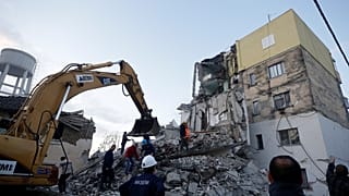 Arnavutluk'ta 6.4 büyüklüğünde deprem