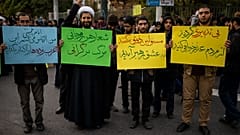  انتقاد از دولت و مطالبه اینترنت ملی در راهپیمایی «حمایت از ولایت»