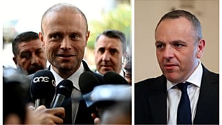 Αριστέρα ο πρωθυπουργός της Μάλτας, Τζόζεφ Μουσκάτ και δεξία ο πρώην προσωπάρχης του πρωθυπουργού της Μάλτας, Κιθ Σέμπρι