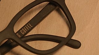 L'ambiente ringrazia: arrivano gli occhiali da sole biodegradabili "al caffè"