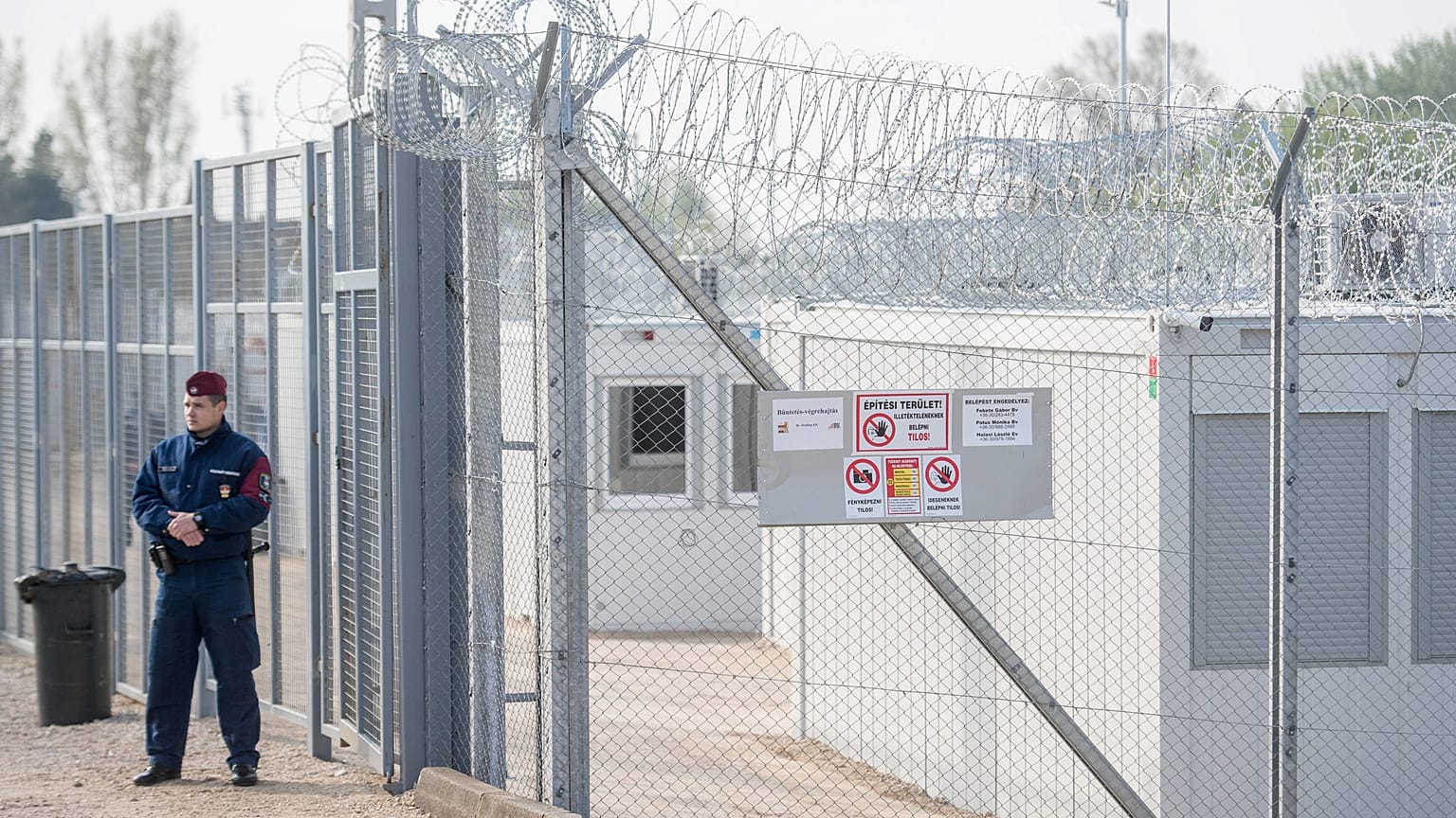 Gyerekzsivaj a magyarországi tranzitzónánál - helyszíni riport Röszkéről