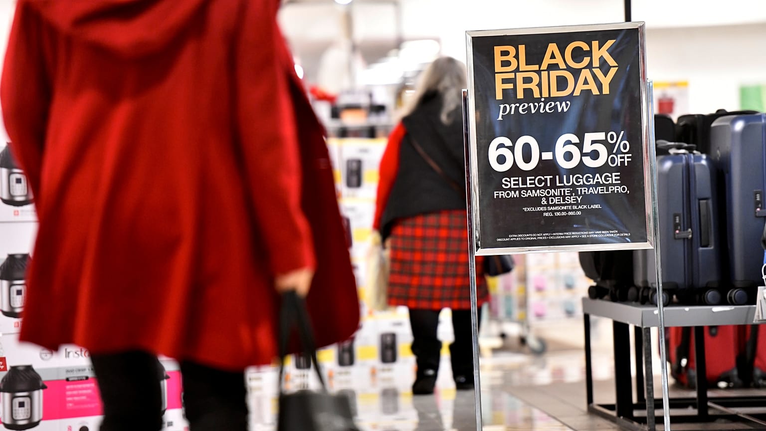 Törvénnyel tiltanák be francia képviselők a Black Friday-t