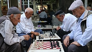 OECD: Türkiye’de milli gelirin yaklaşık yüzde 7'si emekli maaşlarına gidiyor