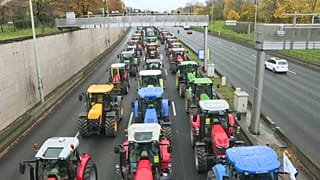 Agricultores franceses descontentes manifestam-se em Paris