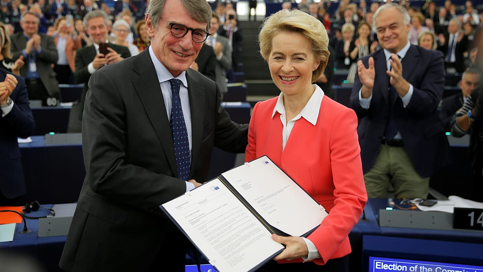 Eurodeputados aprovam Comissão Europeia e deixam avisos