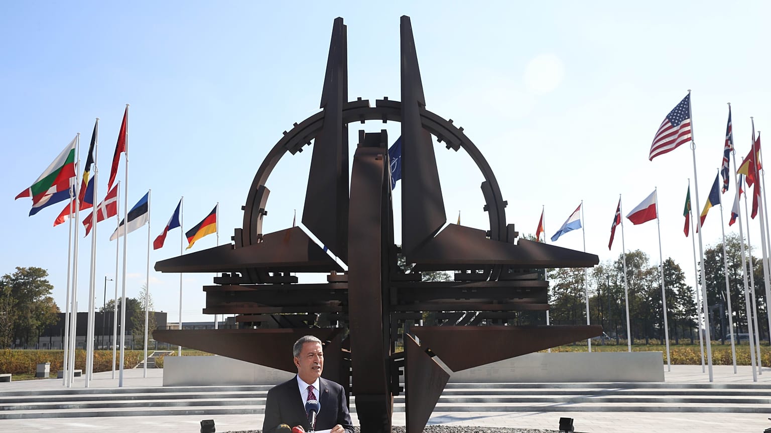 Türkiye, NATO ile ortaya çıkan 'YPG krizinde' talepleri karşılanana kadar geri adım atmayacak