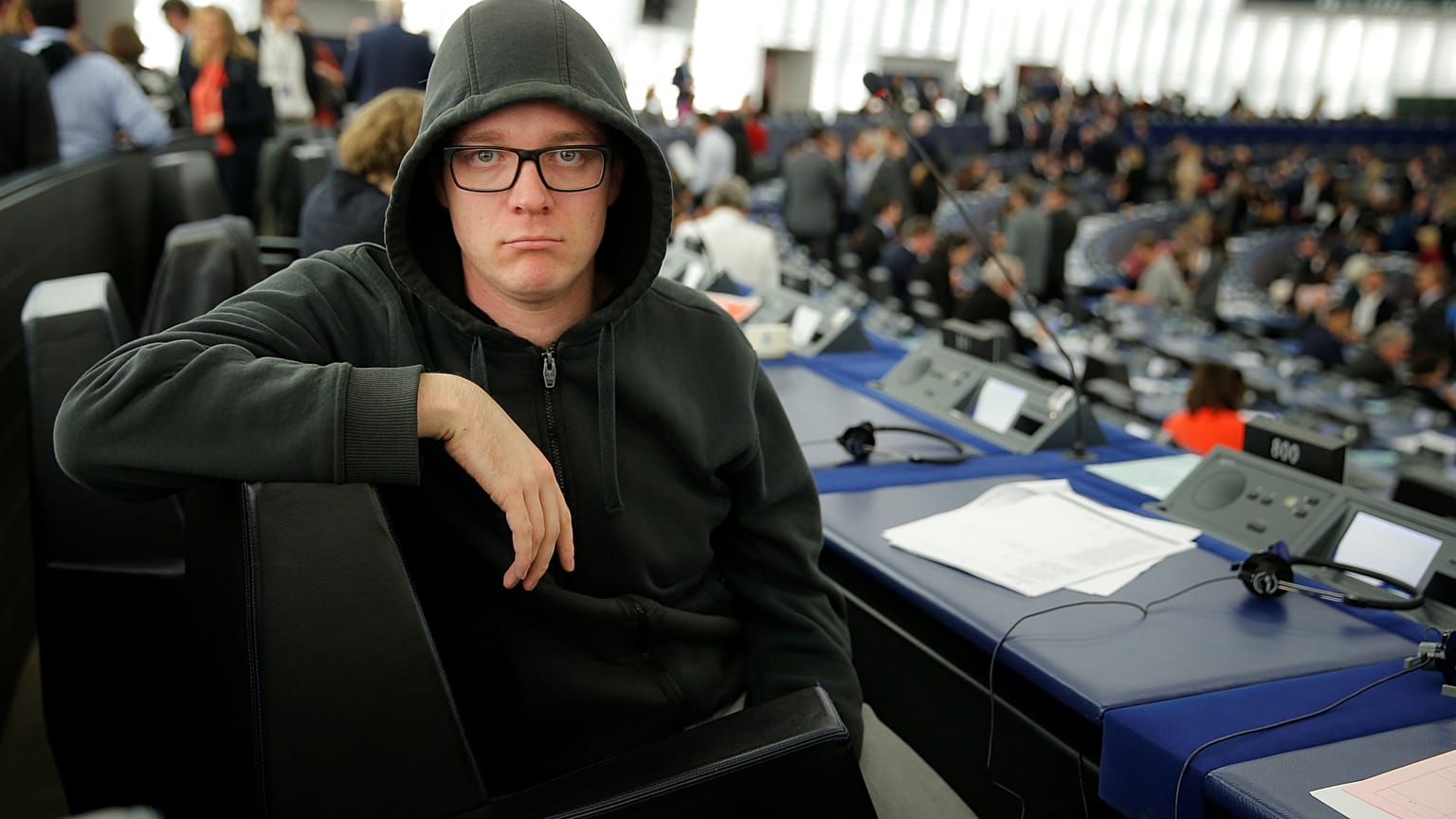 Semsrott propone un plan para evitar los traslados de parlamentarios a Estrasburgo