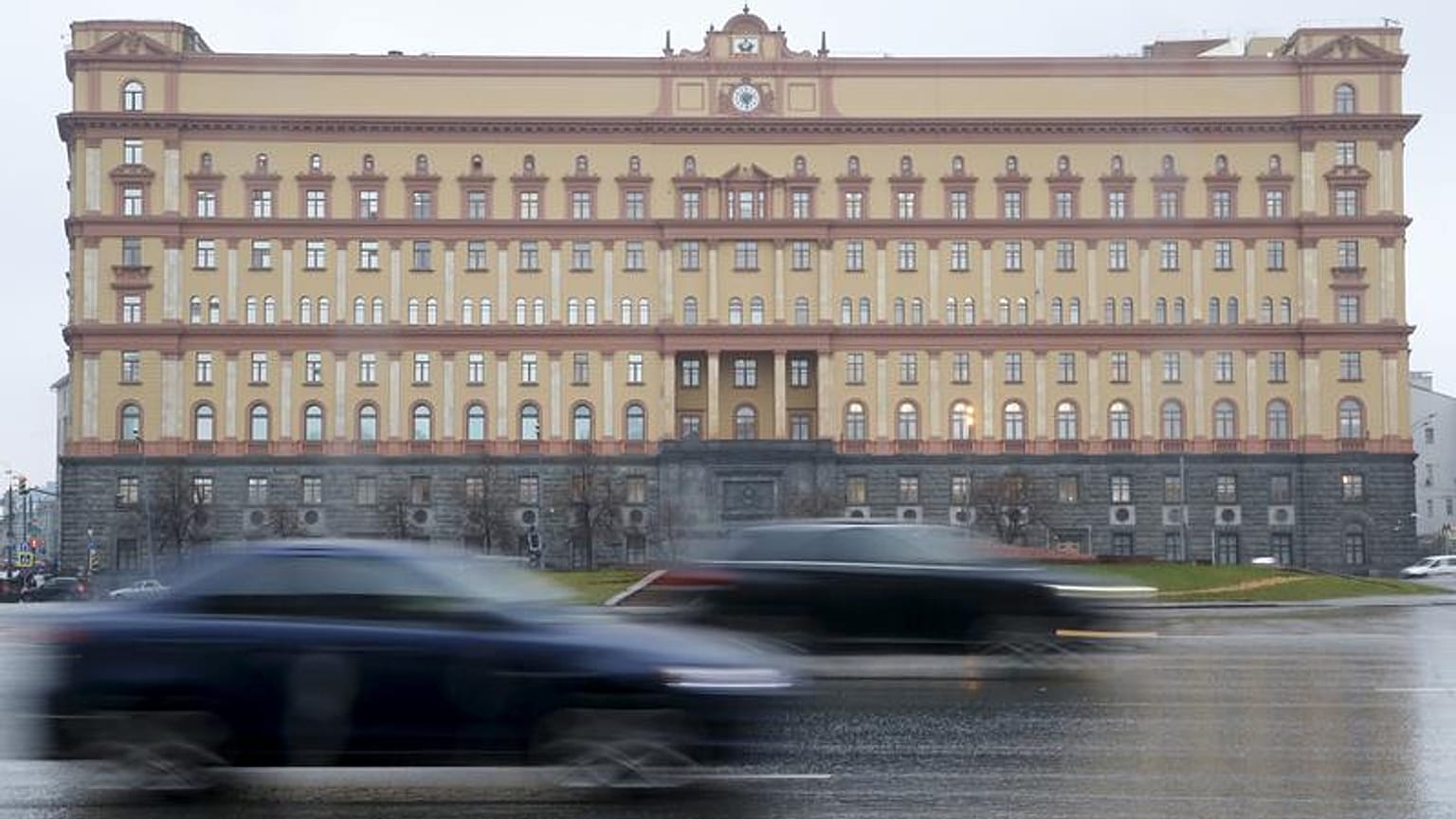 В Россию не пустили специалиста по "желтым жилетам" Карин Клеман