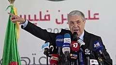  مواجهات في الشارع الجزائري والجيش يدعو المواطنين للمشاركة في الانتخابات