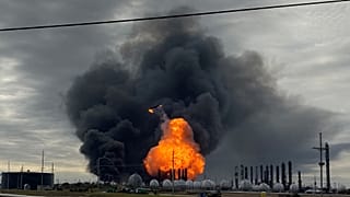 Evacuations après une double explosion au Texas