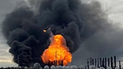 L'incendio al TPC Group Petrochimical Plant di Port Neches, in Texas. 27.11.2019. 