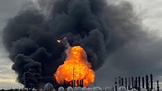 L'incendio al TPC Group Petrochimical Plant di Port Neches, in Texas. 27.11.2019.