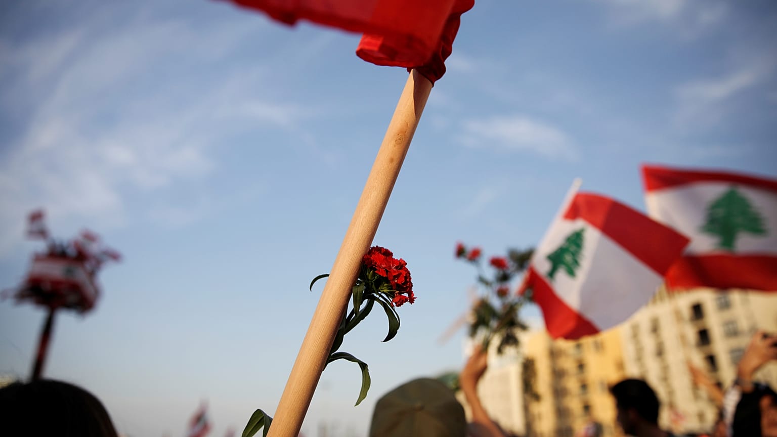 صرخة أمهات لبنانيات بوجه التوتر الطائفي: "ما أغلى من الولد إلا توحيد البلد"